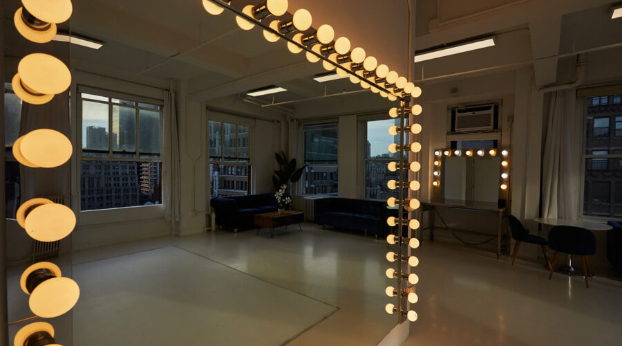 Continuous Lighting vs Strobe: Guide to Choosing the Right Photography Lighting